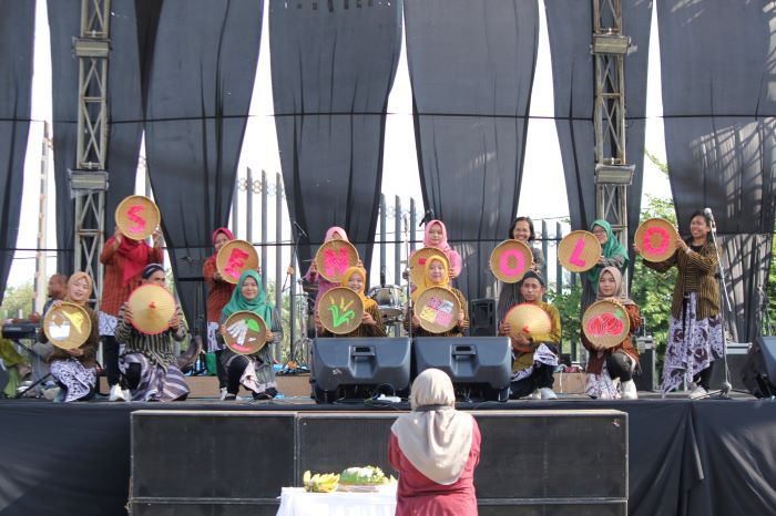 IKUT ANDIL: Masyarakat Kulon Progo saat ikut unjuk diri dalam potensi BUMKal di Manunggal Fair 2024.