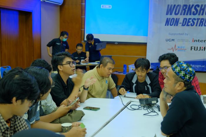 FOKUS: Workshop Non-Destructive Test yang dilakukan atas kolaborasi antara SMA Islam Al Azhar 9 Jogjakarta dan FMIPA UGM Senin (30/9/2024).