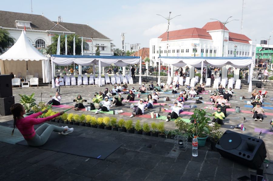 Kegiatan Pound Fit by Sadewa Wellness Clinic dengan tema &ldquo;Music Brings Happiness and Promotes Health &rdquo; di Monumen Serangan Umum 1 Maret 1949, Kota Jogja, Minggu (29/9/202)