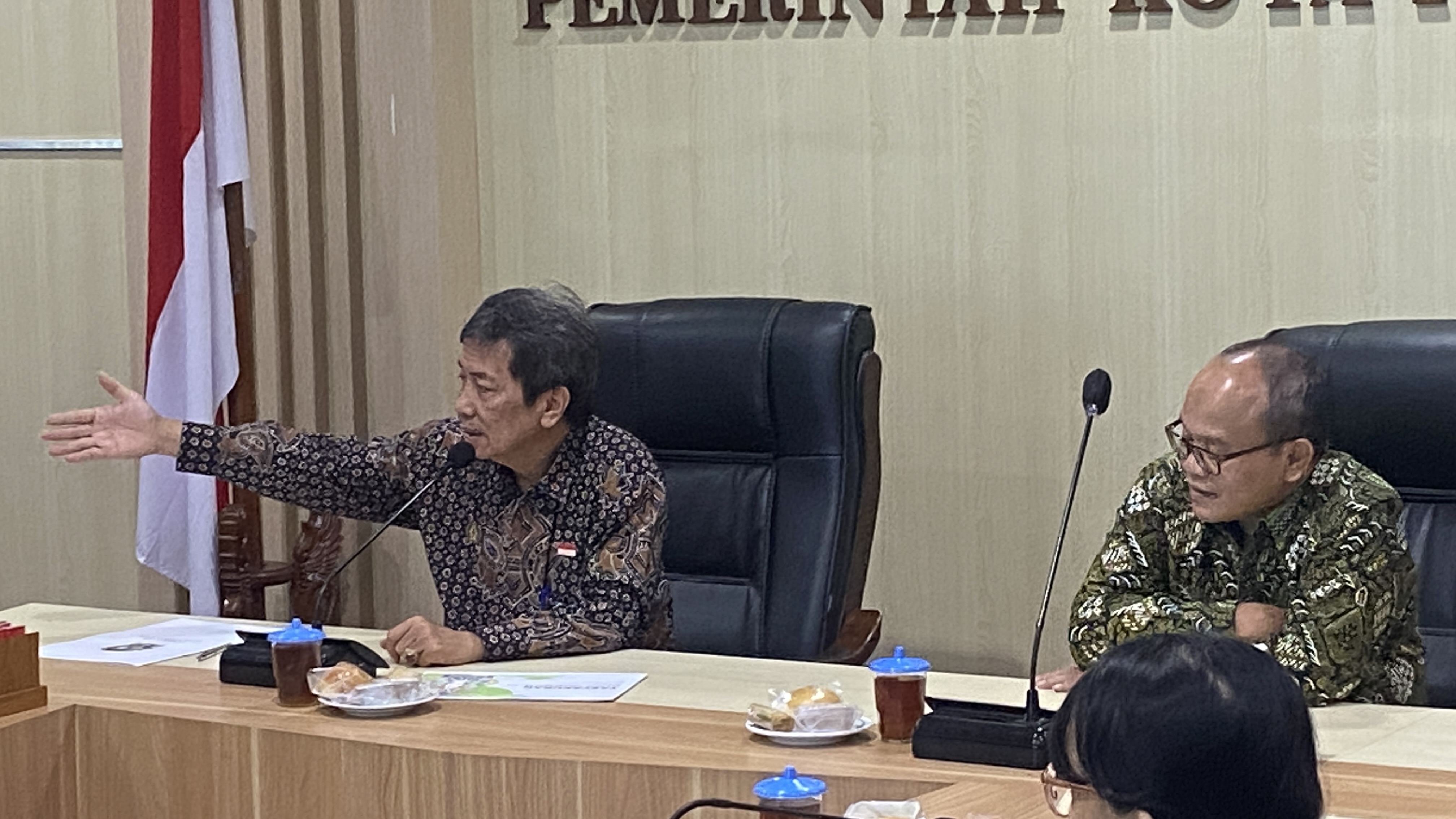 Penjabat Wali Kota Jogja Sugeng Purwanto dalam jumpa pers di Ruang Yudhistira, Kompleks Balai Kota Jogja, Selasa (1/10/2024).