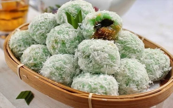 Makanan tradisional Klepon.
