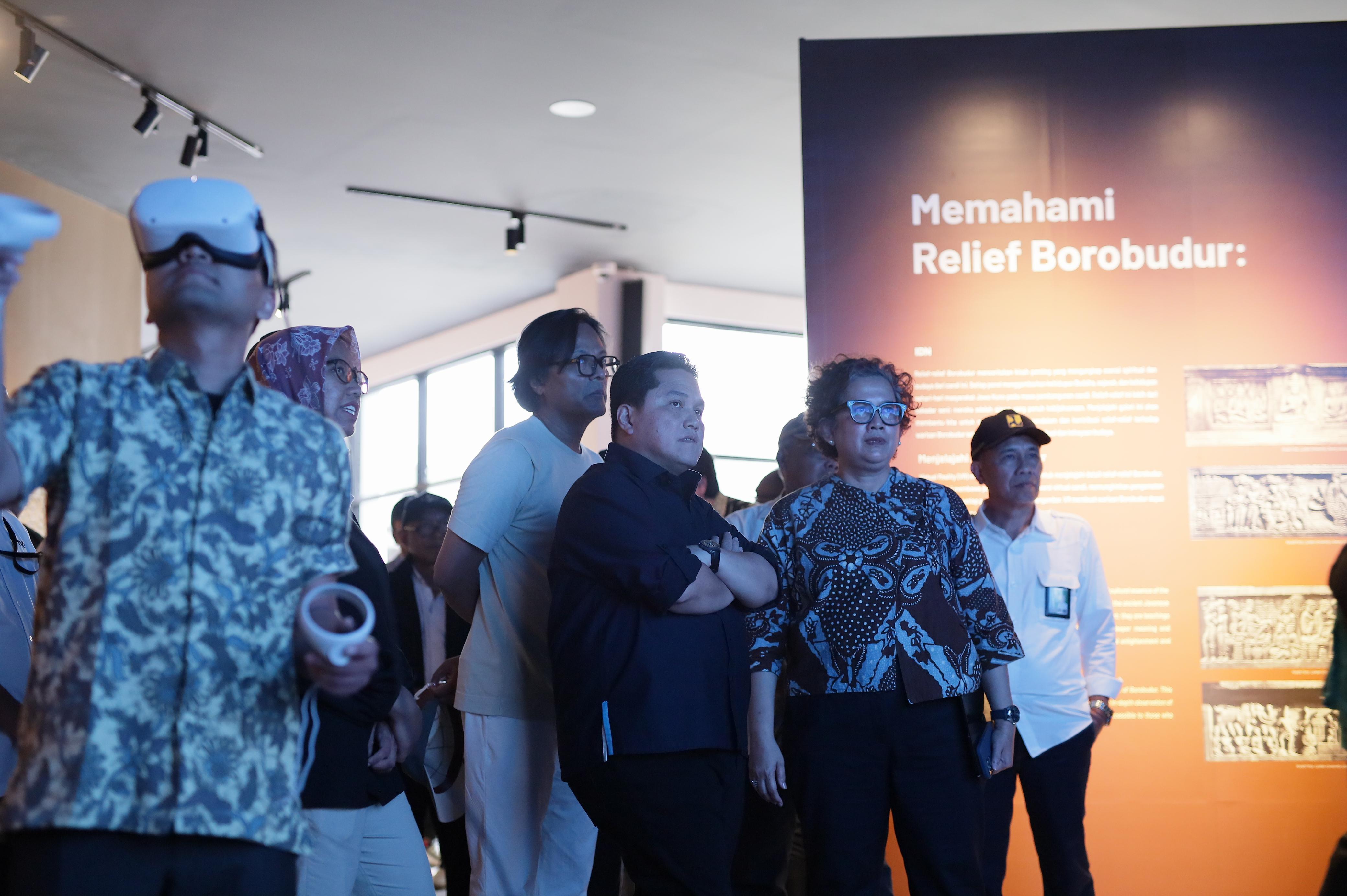 Menteri BUMN Erick Thohir mengunjungi Museum dan Kampung Seni Borobudur, Selasa (1/10).