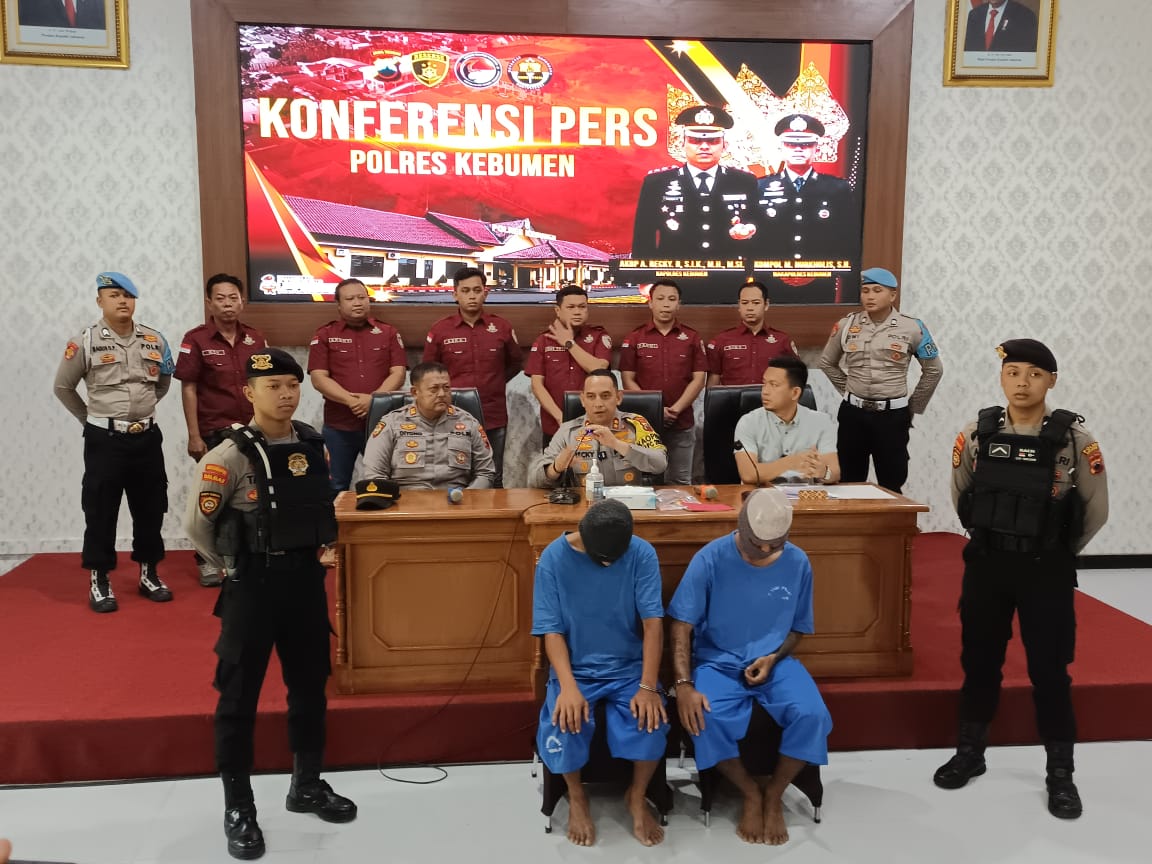 UNGKAP PERKARA : Polres Kebumen mengamankan dua tersangka OWH, 27, dan R, 29 atas kasus pencurian sepeda motor yang terjadi di Kecamatan Ayah.