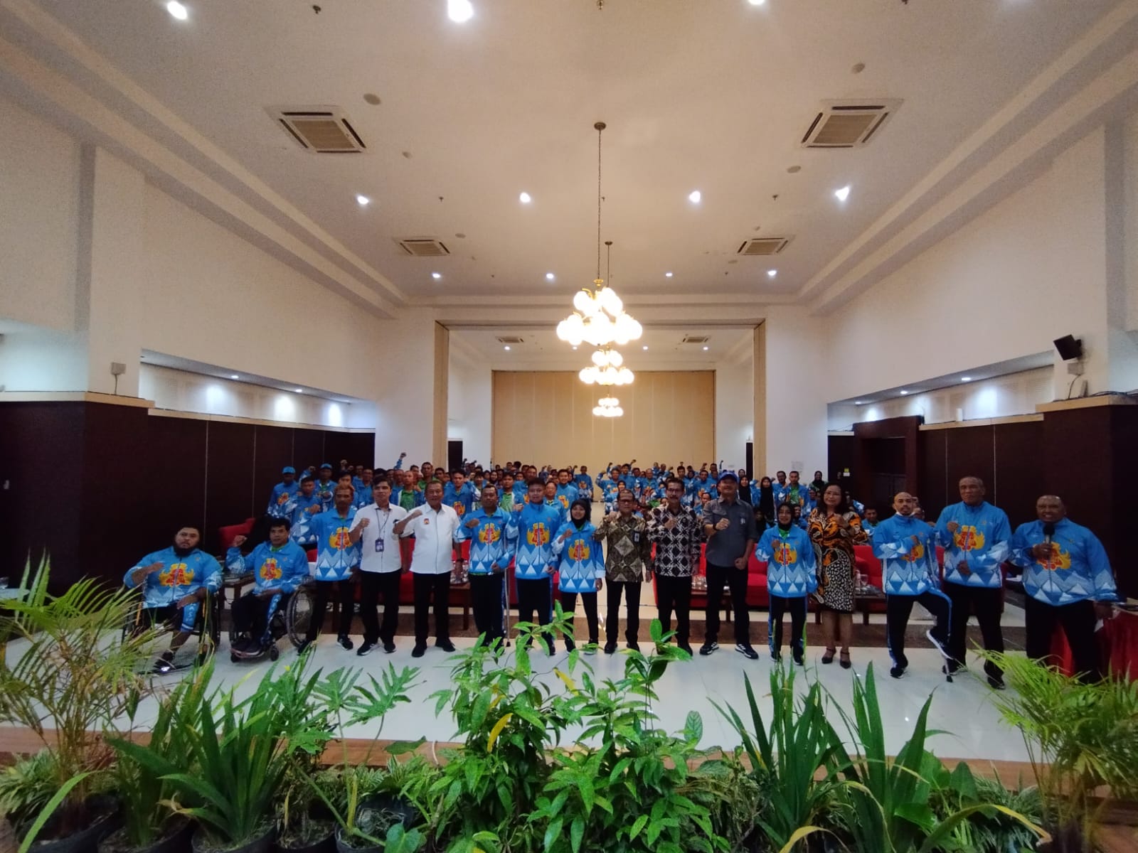 SIAP TANDING: Pelepasan Kontingen DIJ yang akan berlaga di Peparnas XVII Solo 2024, Rabu (2/10).  &nbsp;