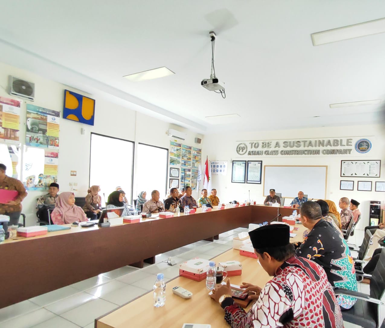 CARIKAN SOLUSI: Kegiatan pelepasan hak atas tanah wakaf yang terdampak PSN Bendungan Bener di Desa Wadas, Bener, Purworejo, Rabu (2/10).