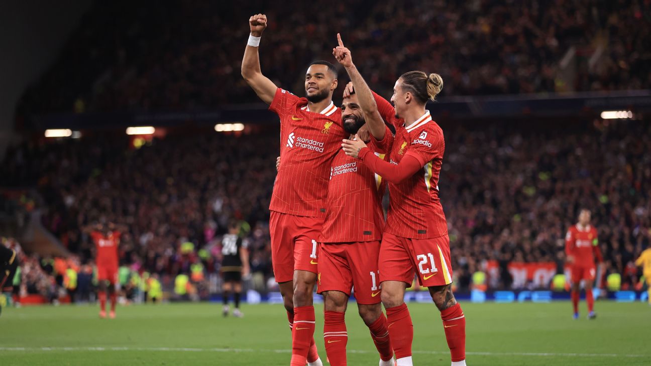 Selebrasi penggawa Liverpool usai Mohamed Salah mencetak gol kedua ke gawang Bologna di Liga Champions