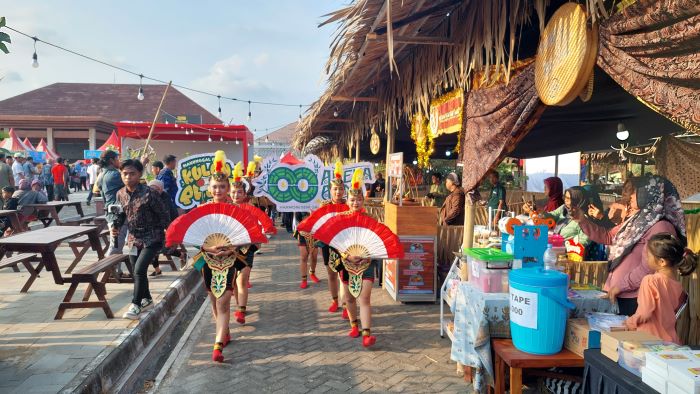 HARI TERAKHIR: Arak-arakan penari saat mengantarkan Pj Bupati Kulon Progo di manunggal Fari 2024 Sabtu (5/10/2024).