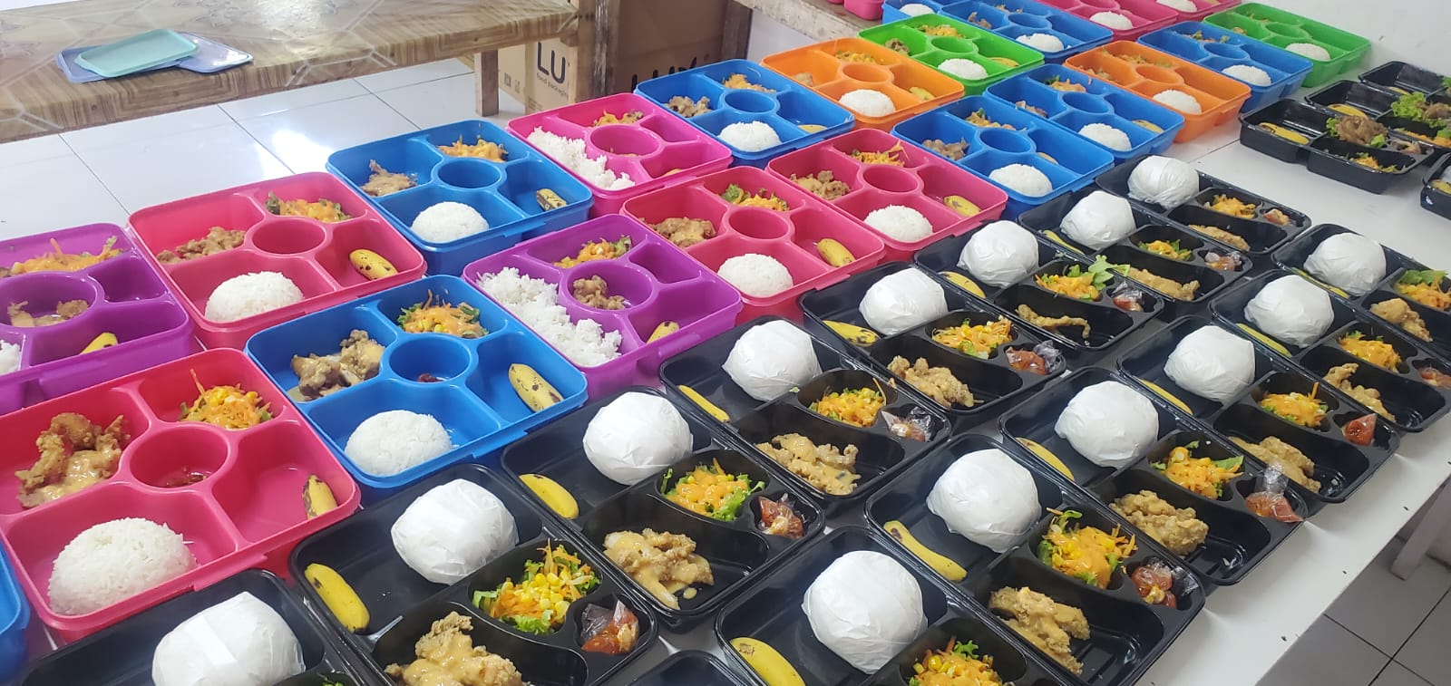 Beragam menu makanan yang disediakan catering