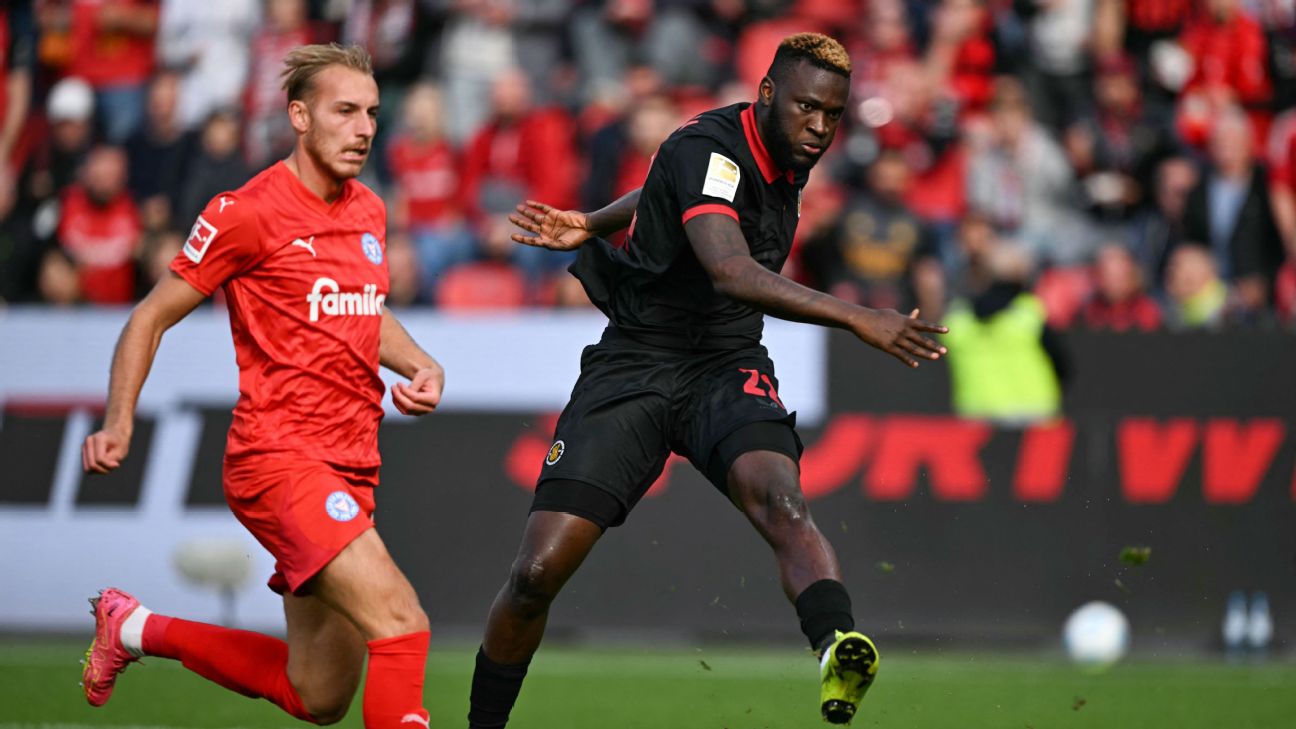 Victor Boniface membuka keunggulan Bayer Leverkusen dengan tendangan meskipun berakhir imbang 1-1 atas Holstein Kiel (getty)