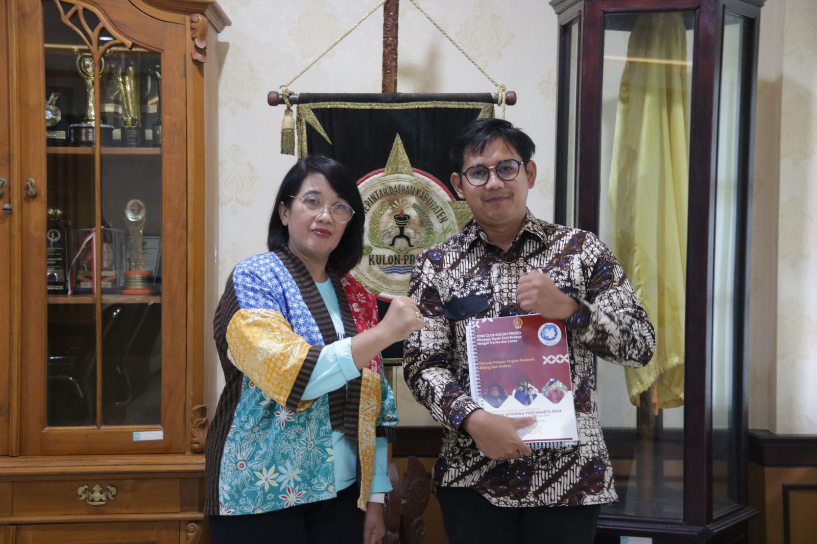 Ponang Merdu Gandang saat berpamitan dan minta dukungan kepada Pj Bupati Kulon Progo Srie Nurkyatsiwi.