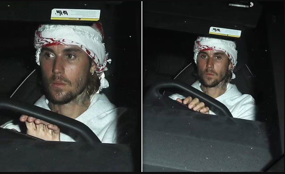 Justin Bieber mengenakan Keffiyeh.