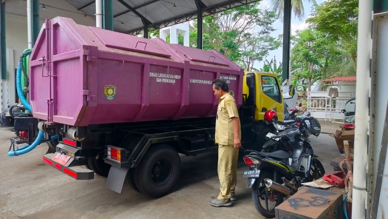 Truk kontainer sampah milik DLHP Kabupaten Purworejo dari DAK tahun 2024.