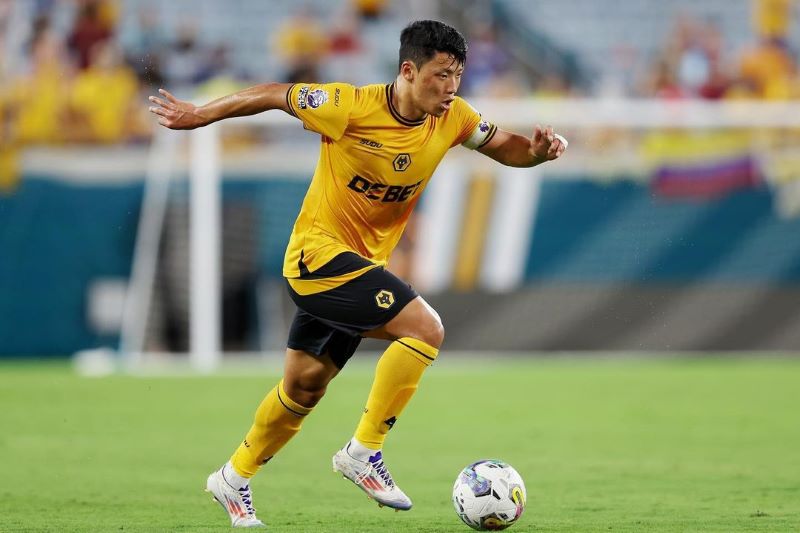 Pemain Wolverhampton, Hwang Hee-can saat berlaga.