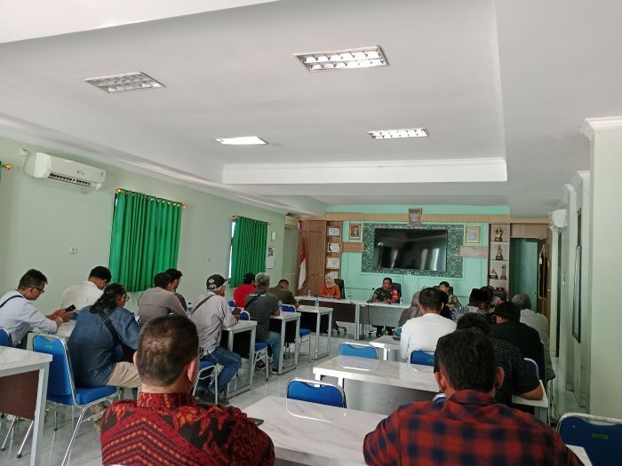 MUSYAWARAH: Forum pembahasan dugaan pelanggaran netralitas ASN kemarin (8/10). Diketahui, ASN yang menjabat sebagai Pj Lurah Sidokarto hadir pada sosialisasi salah satu