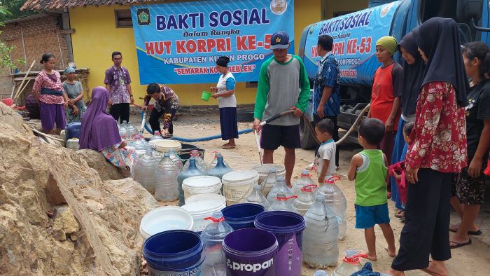 PEDULI SESAMA: Penyaluran bantuan air bersih di Padukuhan Plampang 1, Kalirojo, Kokap, Kulon Progo Rabu (9/10/2024).