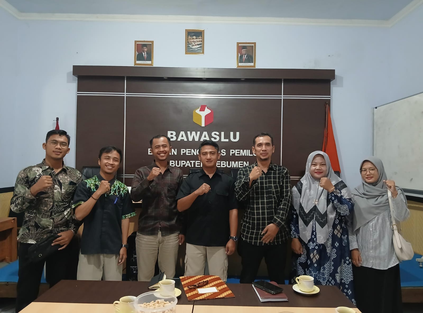 Jaringan Pemuda dan Mahasiswa Anti Hoax (JPMax) Nurohman audiensi ke Bawaslu Kebumen. Mereka menyatakan keresahan atas kondisi di media sosial jelang Pilkada 2024.