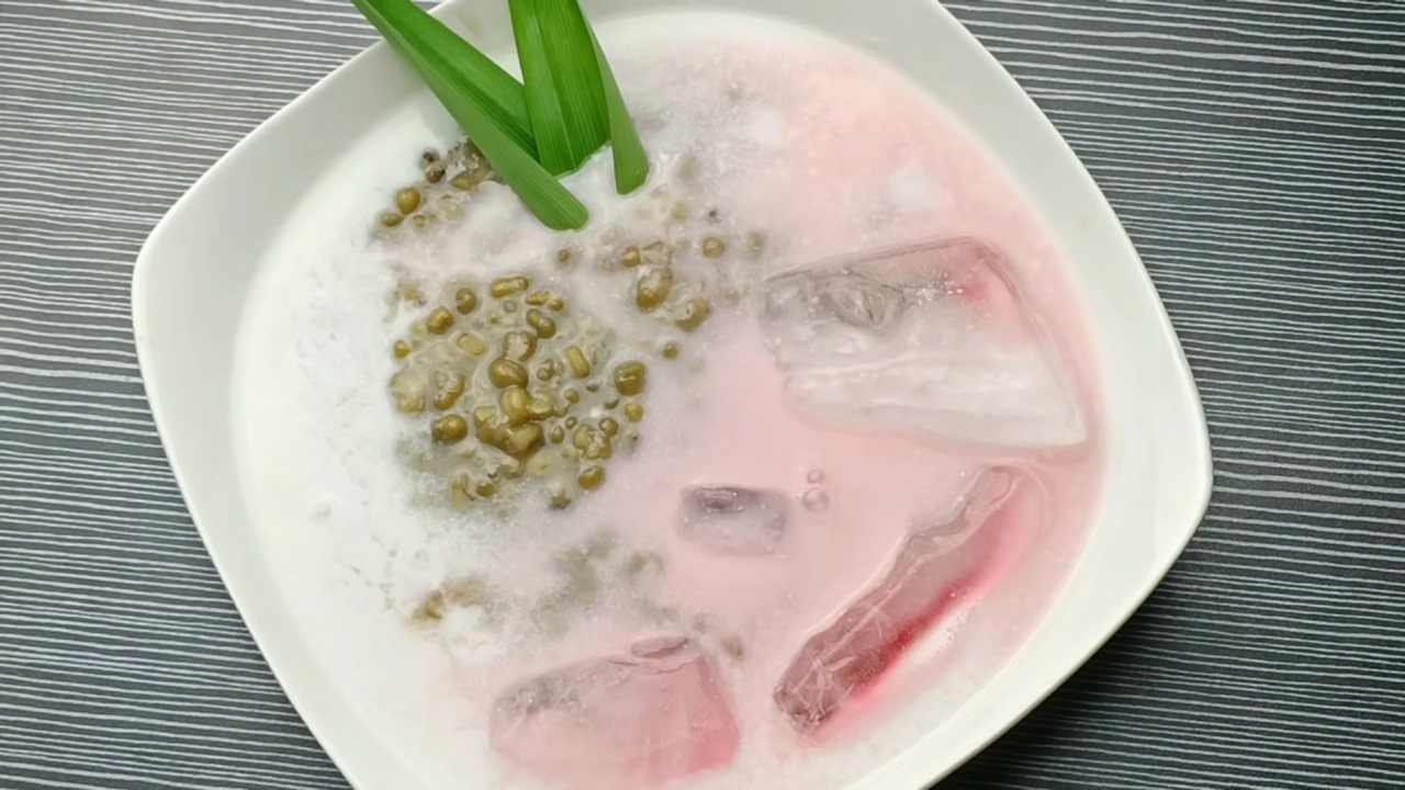 Es bubur kacang hijau saat disajikan.