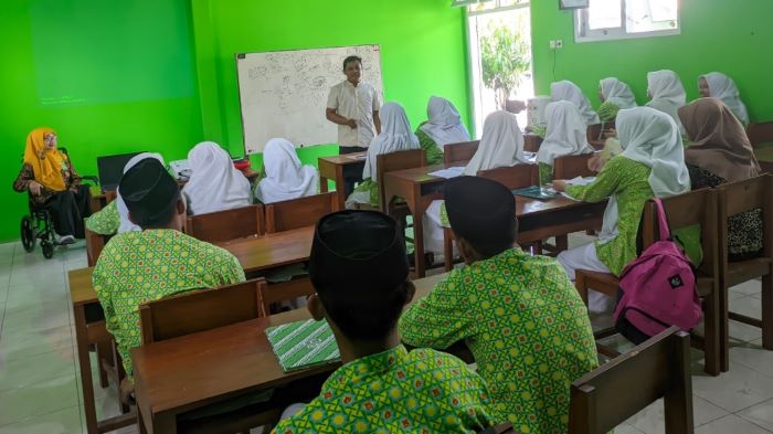 ANTUSIAS: Siswa Madamusba mengikuti sosialisasi masuk perguruan tinggi negeri pada Kamis (10/10/2024).