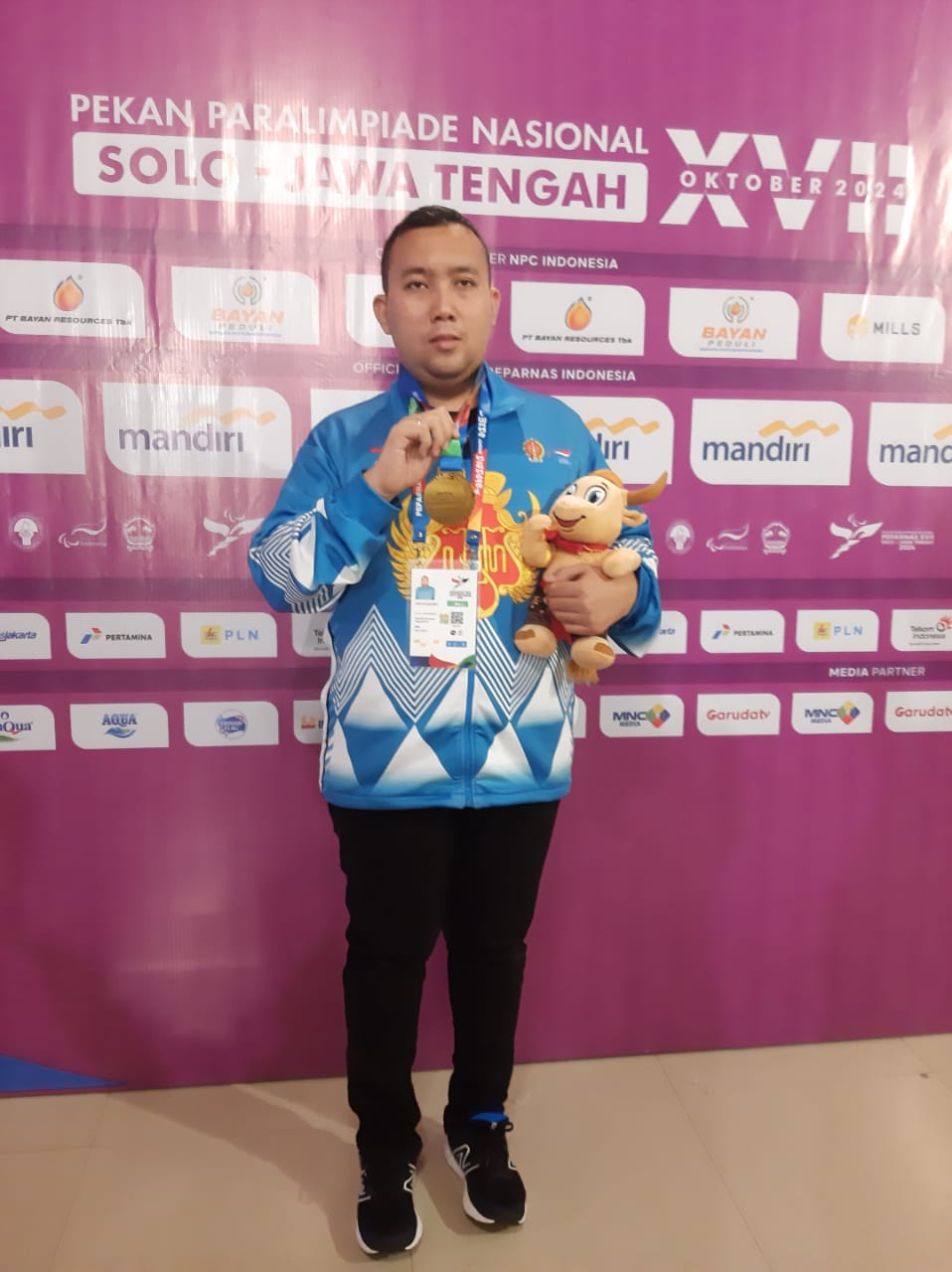 BIKIN BANGGA: Atlet para catur DIJ Gayuh Satrio menyumbangkan medali emas untuk kontingen DIJ.