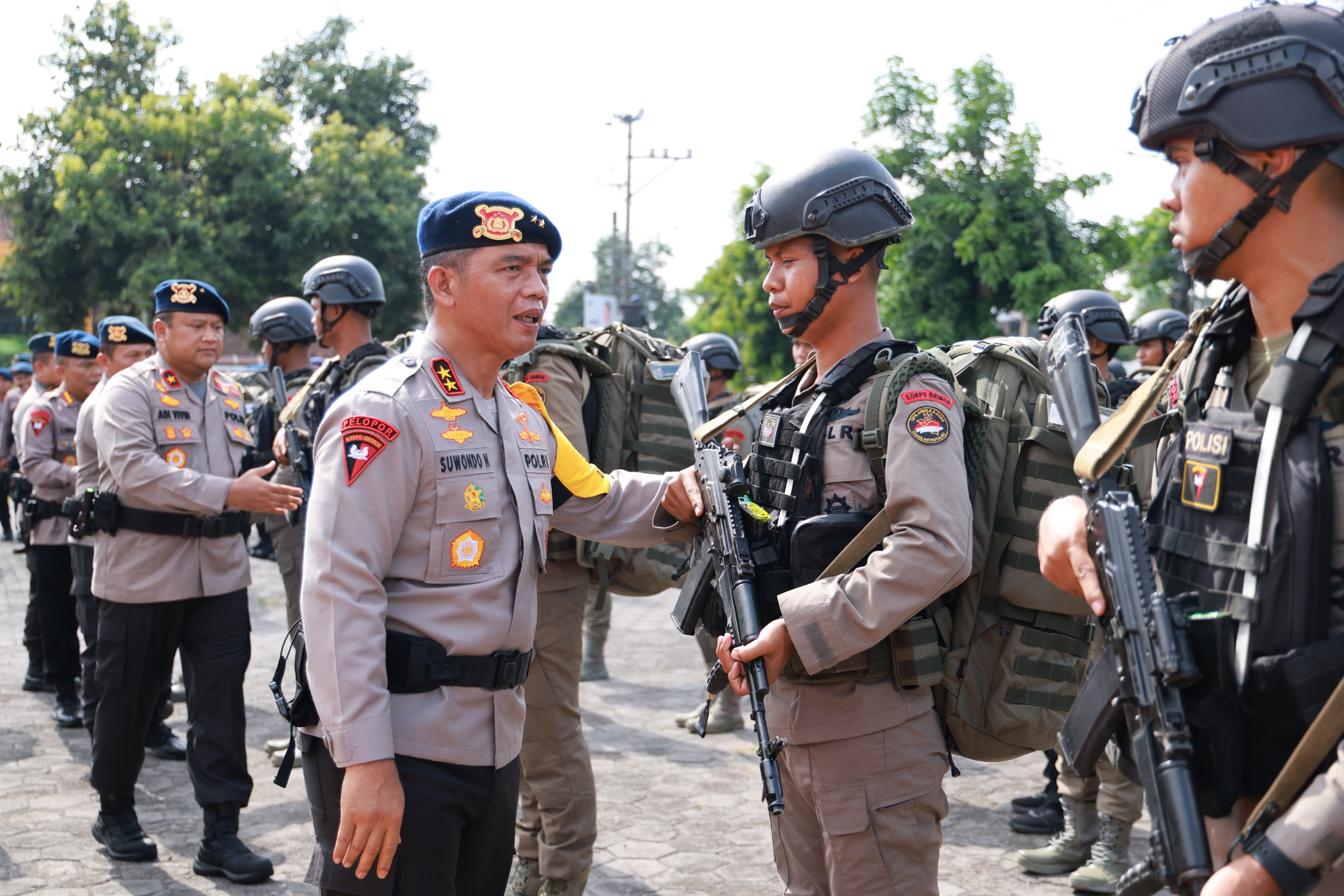 Kapolda DIJ Irjen Pol Suwondo Nainggolan melepas 100 personel Brigade Mobil (Brimob) Polda DIJ menuju penugasan sebagai Satgas Amole Tahap II 2024 di wilayah Papua,  Kamis (10/10).