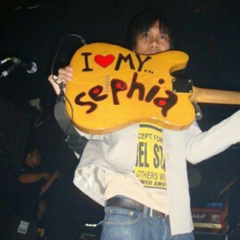 Sephia lagu penuh misteri dari Sheila on 7.