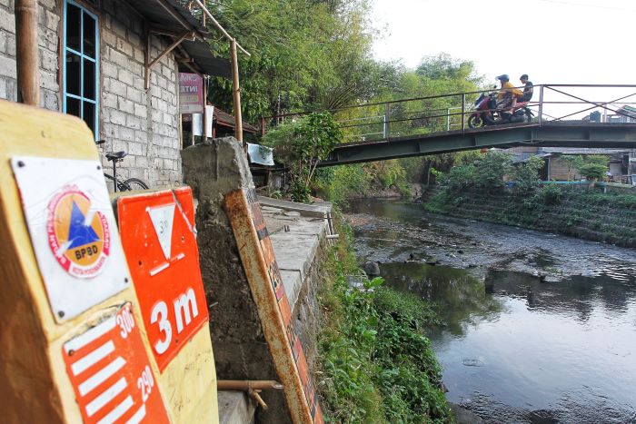 Suasana wilayah perkampungan di bantaran Sungai Winongo, di Kricak, Kemantren Tegalrejo, Kota Jogja, Jumat (11/10/2). BPBD Kota Jogja mengklaim setiap kampung di Jogja sudah ditentukan jalur evakuasi