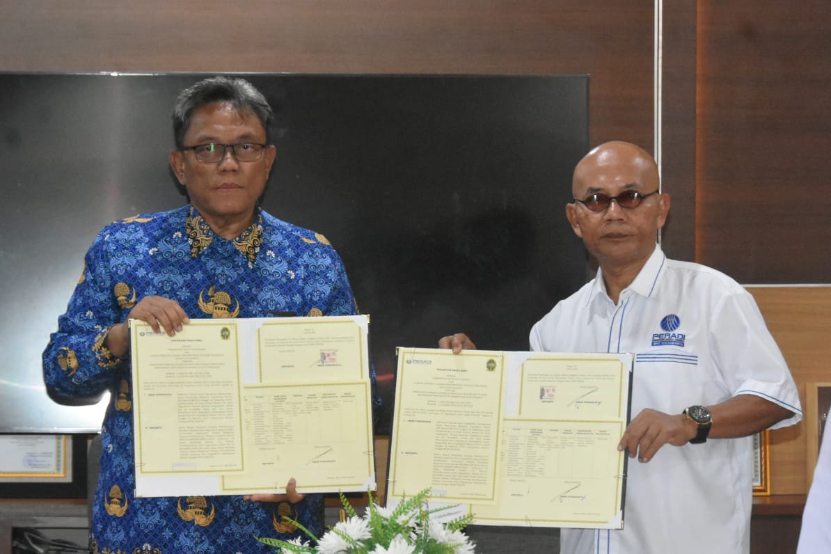 &nbsp;  TEKEN MOU: Jajaran Pemkot Jogja saat menandatangani kerja sama dengan DPC Peradi Kota Jogja untuk menyediakan layanan konsul
