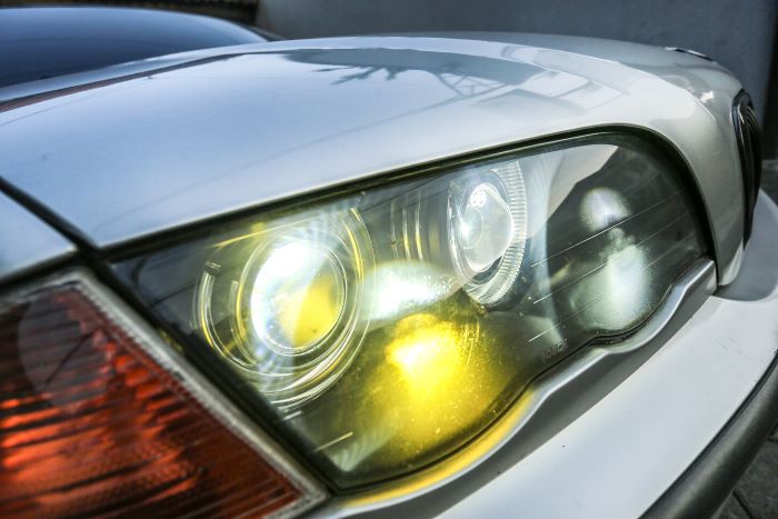 ELEGAN: Penggunaan angel eyes pada mobil akan memberikan kesan mewah. Terlebih saat ini, angel eyes juga dipasang pada mobil keluaran baru BMW hingga Mercy.