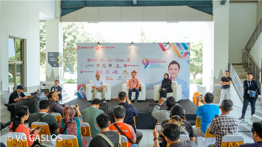 Press conference Anniversary ke-9 DRW Skincare di Jogja Expo Center (JEC), Sabtu (12/10).