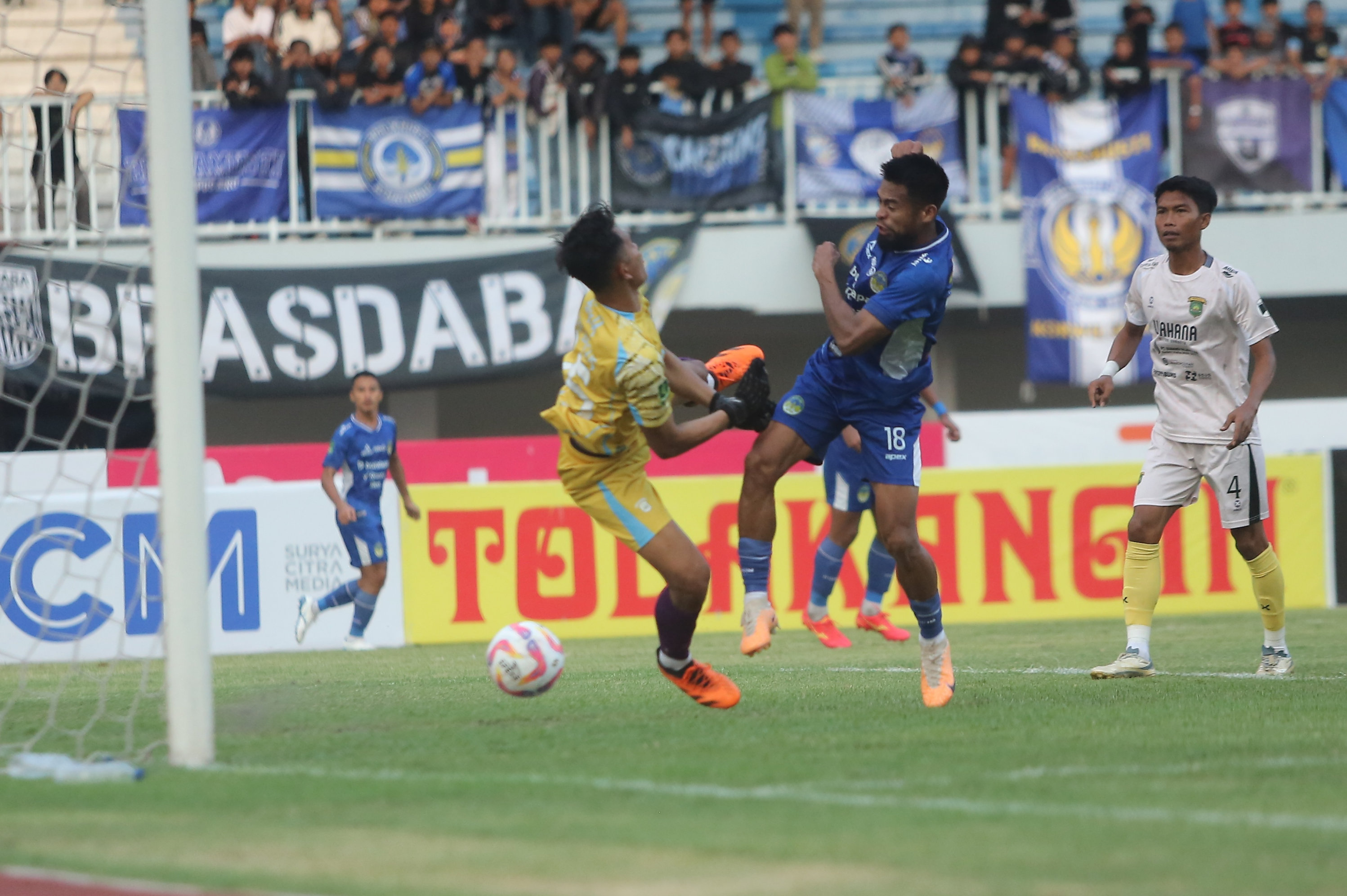 PSIM Jogja menang besar 5-0 atas Persikas Subang di Stadion Mandala Krida, Sabtu (12/10).