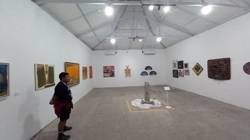 Sejumlah karya yang dipamerkan dalam pameran seni rupa dan arsip sastra