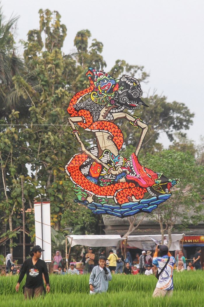 KREATIF: Beragam layang-layang milik peserta Ngaran Kite Festival di Padukuhan Ngaran, Margokaton, Seyegan kemarin (13/10). Kegiatan ini merupakan bagian dari agenda SCW