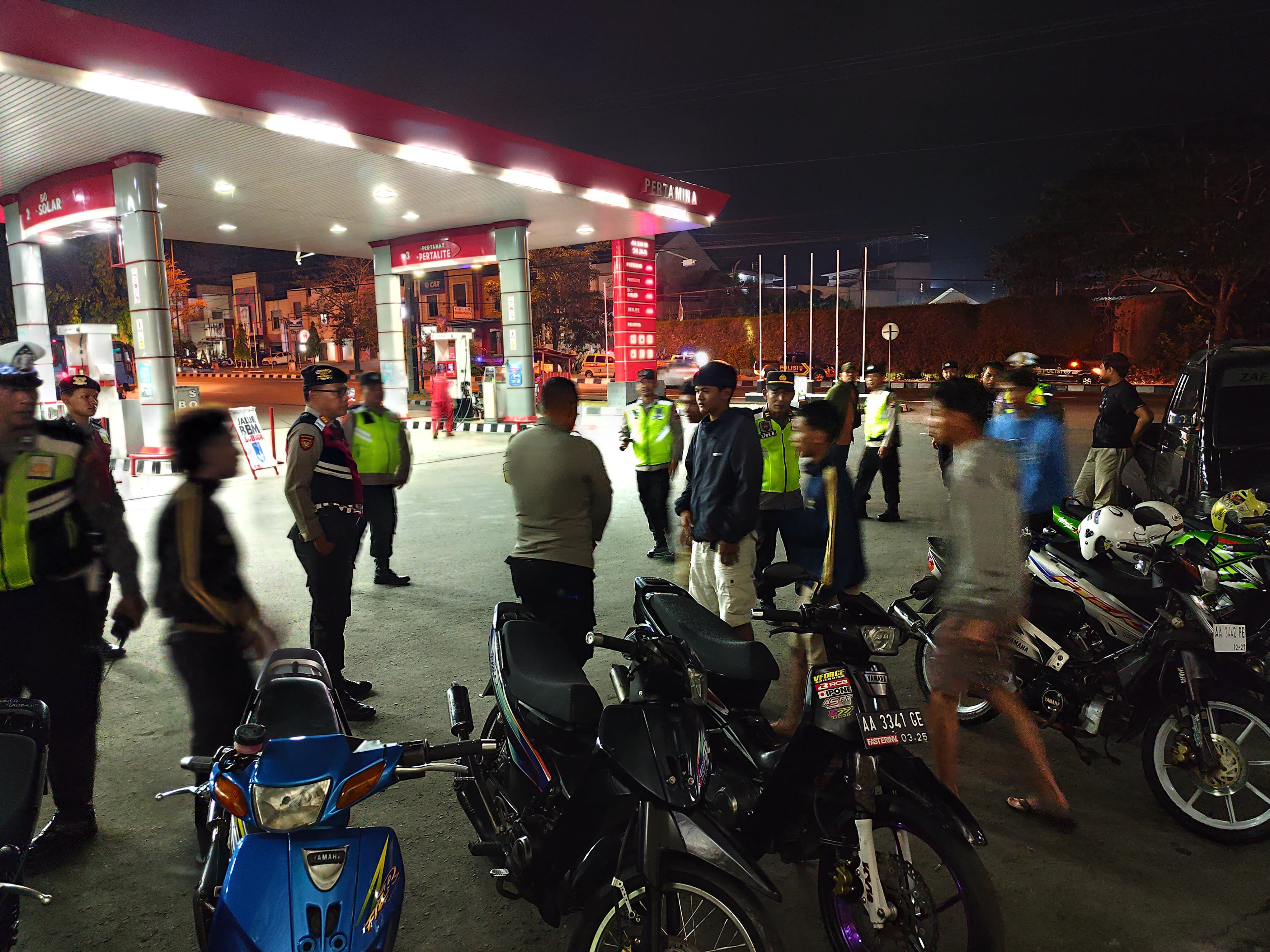PATROLI: Personel Polresta Magelang menyisir berbagai titik, termasuk tempat penginapan dalam patroli skala besar.