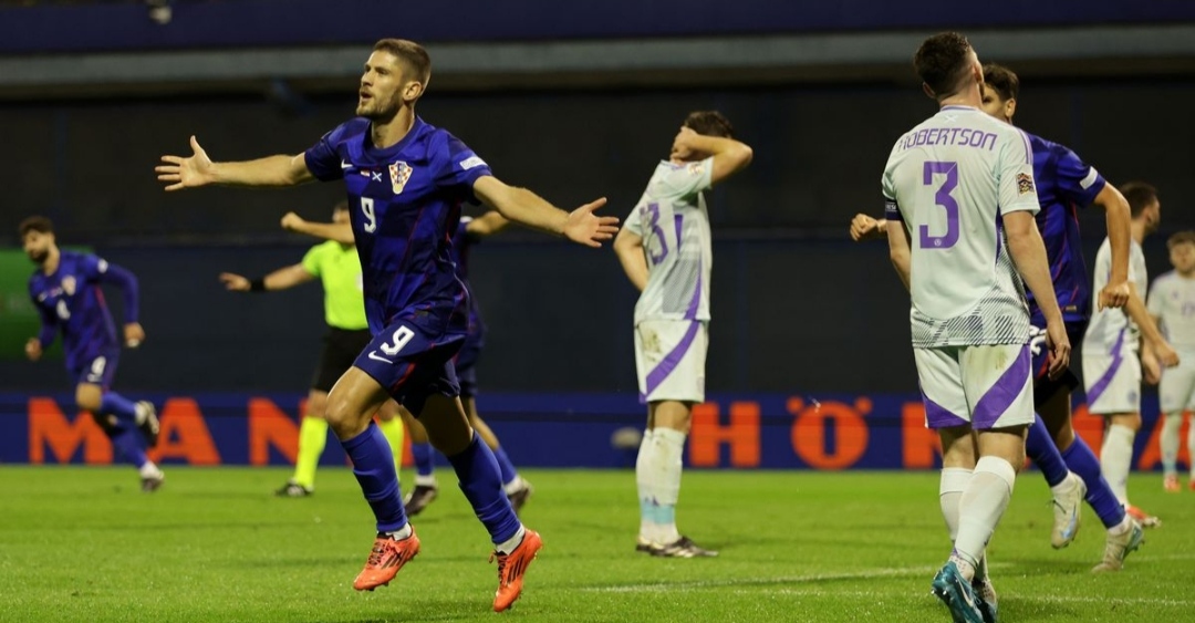Selebrasi Andrej Kramaric usai mencetak gol kemenangan Kroasia atas Skotlandia dalam lanjutan UEFA Nations League
