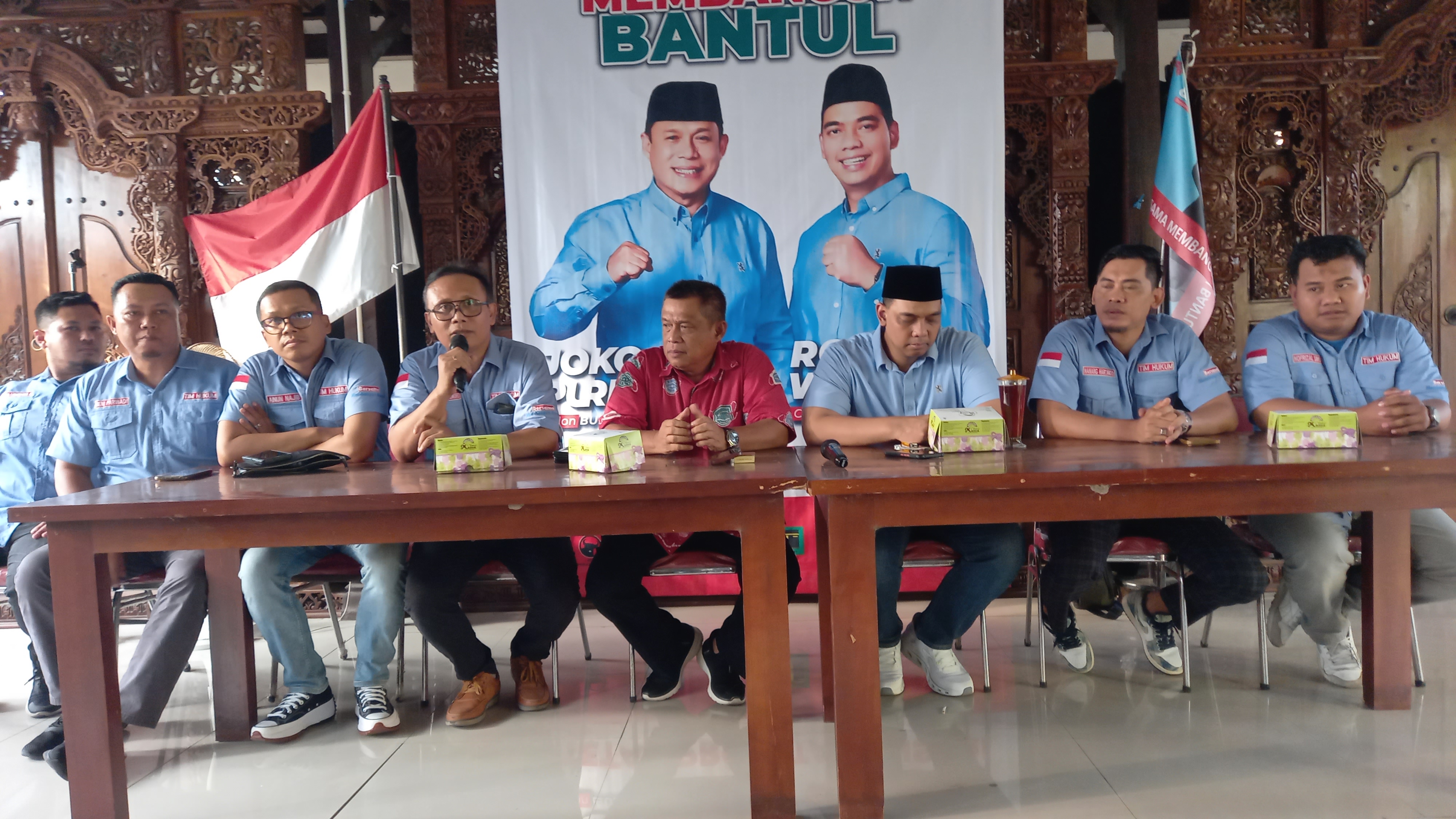 Tim Hukum dan Joko-Rony yang hadir dalam jumpa pers menanggapi berbagai hal dengan dinamika yang terjadi