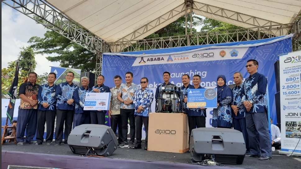 STIMULAN: Penyerahan hibah robot dari dari PT Aneka Sakti Bakti (ASABA) kepada SMKN 3 Jogja
