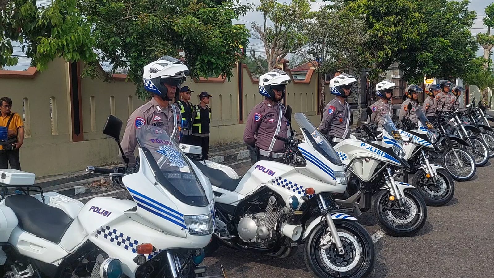 Polres Kulon Progo melakukan apel gelar pasukan untuk memastikan kesiapan personel dalam Operasi Zebra Progo 2024.