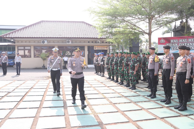 Apel gelar pasukan Operasi Zebra Candi 2024 di Halaman Polres Purworejo, Senin (14/10/2024).