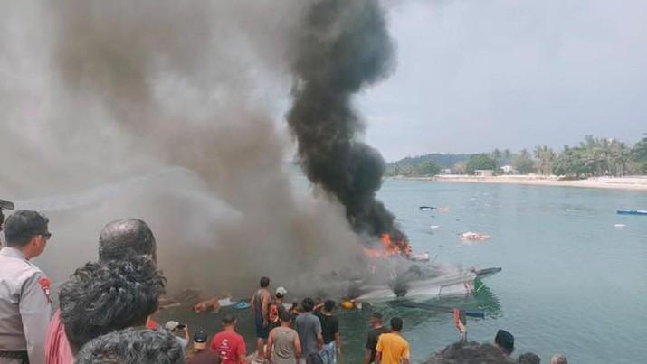 Calon Gubernur Maluku Utara Nomor urut 4 Benny Laos Meninggal setelah speedboat yang ditumpangi meledak dan terbakar.