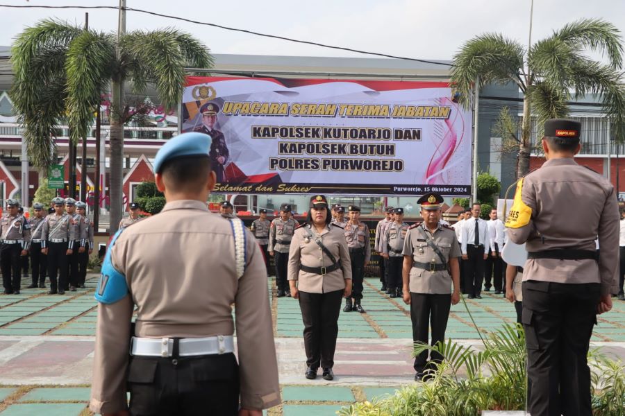Apel sertijab Kapolsek Kutoarjo dan Kapolsek Butuh pada Selasa (15/10/2024).