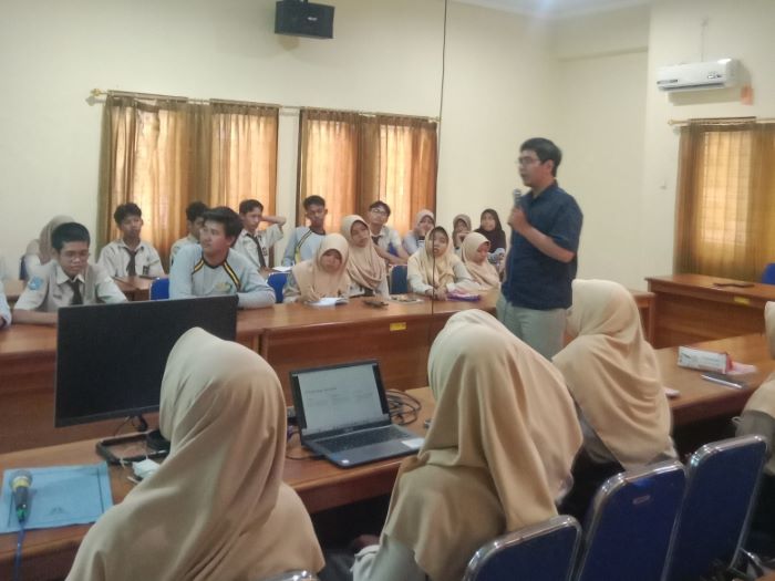 GALI POTENSI : Siswa SMAN 1 Kebumen saaat mengikuti pelatihan jurnalistik di sekolah Selasa (15/10/2024).