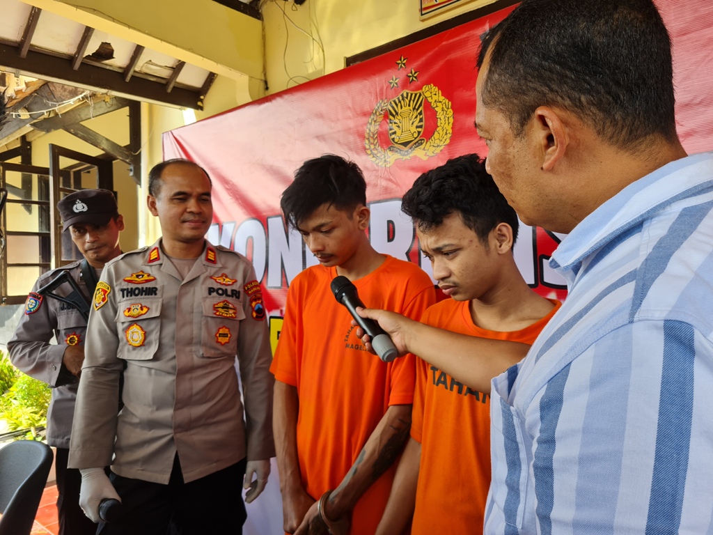 DITANGKAP: Dua pencuri berhasil ditangkap setelah berhasil mencuri dua sepeda motor di wilayah Muntilan.