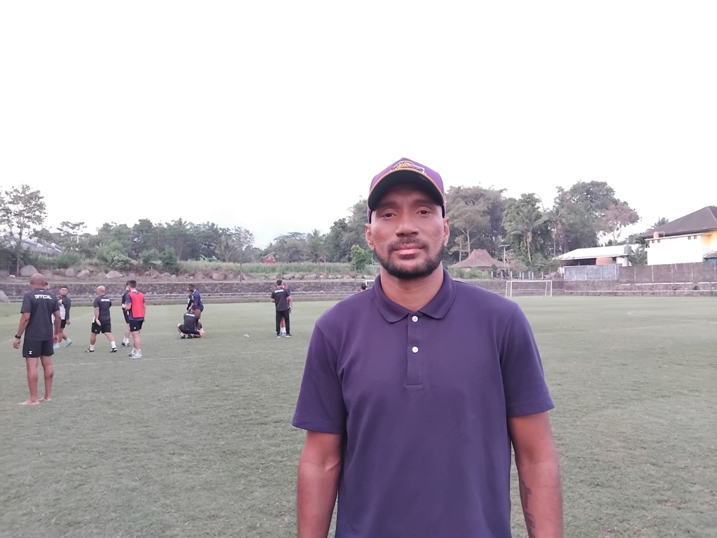 Manajer Tim PSS Sleman Leonard Tupamahu