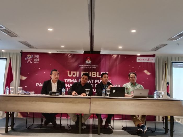 Kegiatan uji publik materi debat paslon Pilkada Sleman 2024 yang akan diselenggarakan pada 10 Oktober, 3 November, dan 10 November mendatang.