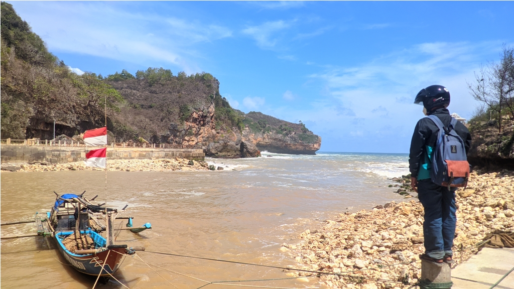 TERDAMPAK: Kondisi perairan Pantai Gesing, Kalurahan Girikarto, Kapanewon Panggang, Gunungkidul, Rabu (16/10).