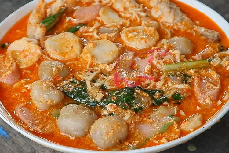 Seblak dan bahaya mengkonsumsi yang berlebihan.