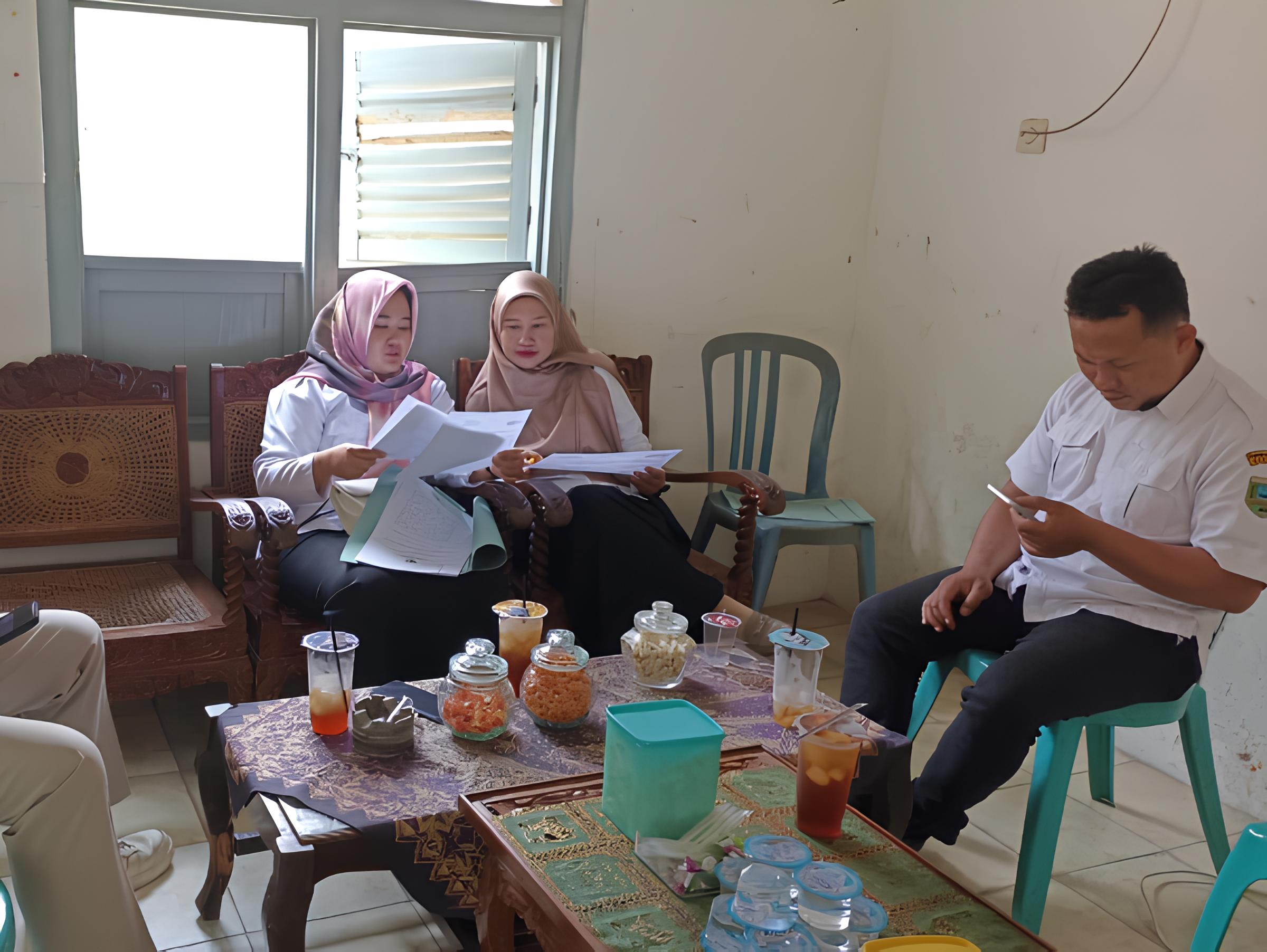 PERSIAPAN PILKADA : Koordinator Divisi Hukum dan Penyelesaian Sengketa Eka Rohmawati melakukan supervisi terkait kesiapan petugas pengawas menghadapi sengketa Pilkada 2024.