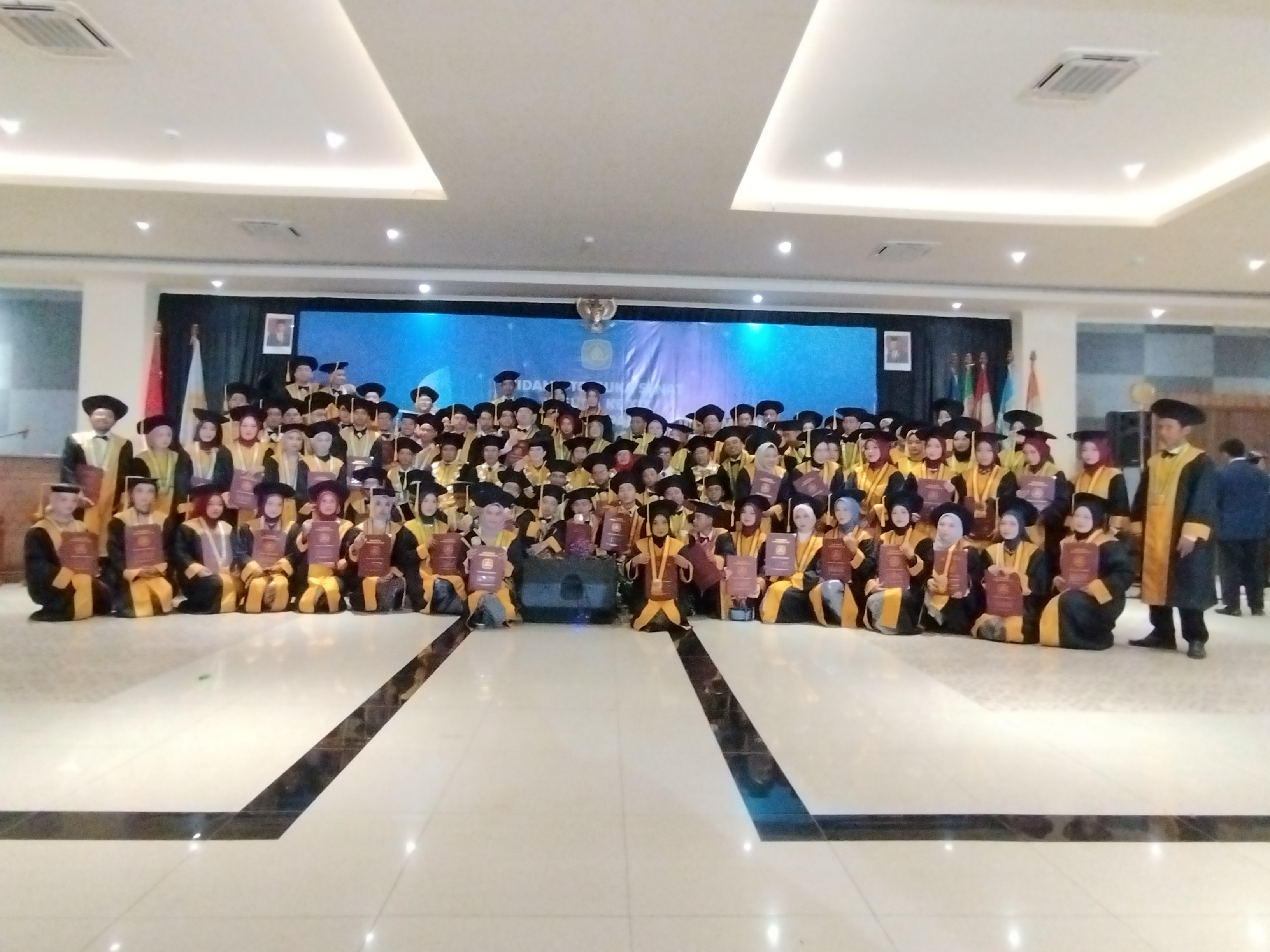 Diantar Ortu Tiap Hari, Mahasiswa Tuna Daksa Berhasil Lulus Tiga Tahun di Polsa Kutoarjo