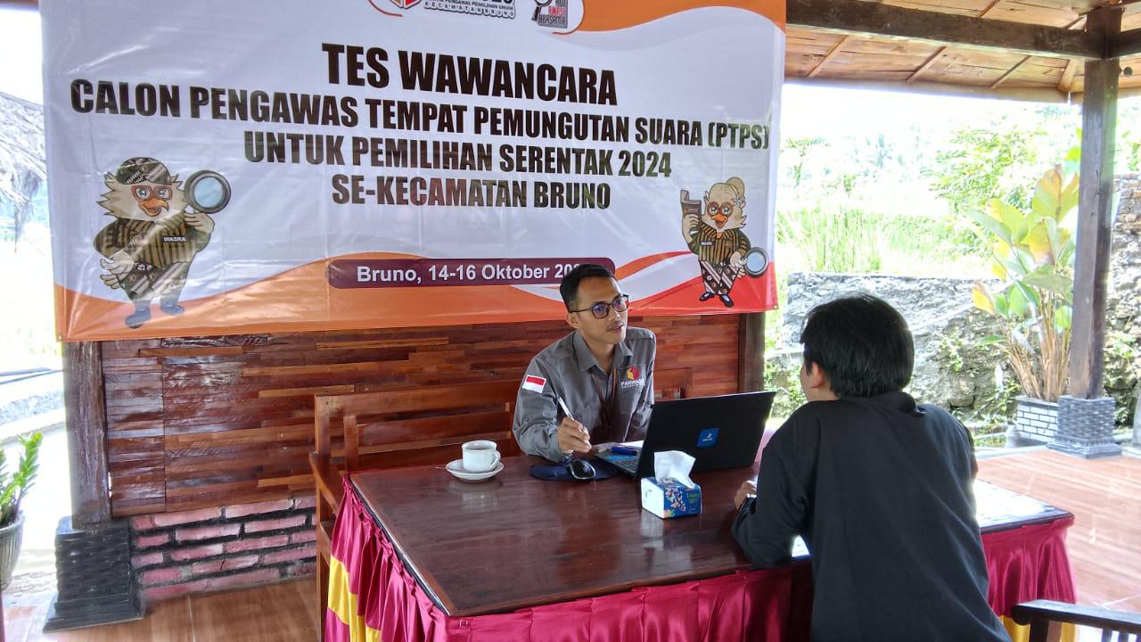 Pelaksanaan seleksi wawancara calon PTPS yang dilakukan oleh Panwaslu Bruno.
