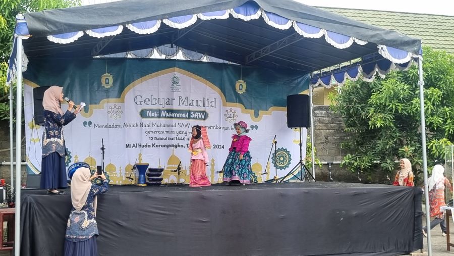 Para siswa tingkat TK dan RA dari kabupaten Sleman antusias mengikuti Gebyar Maulid yang berlangsung di MI Al-Huda Karangnongko